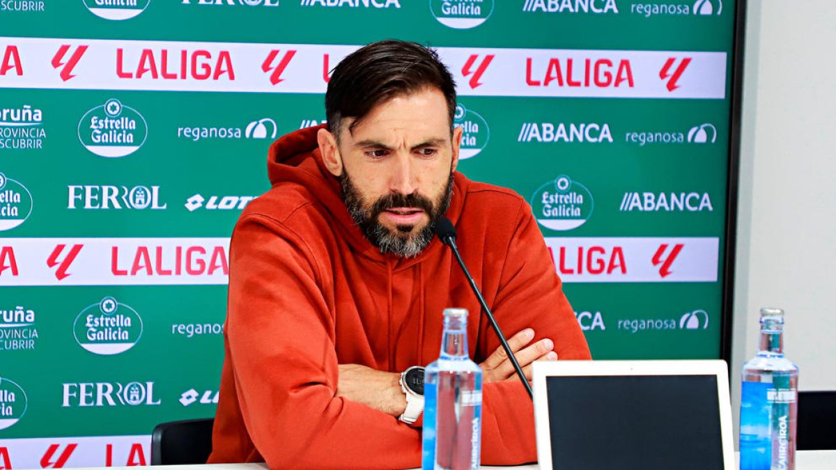 L'entrenador de l'FC Andorra, Eder Sarabia, en roda de premsa.
