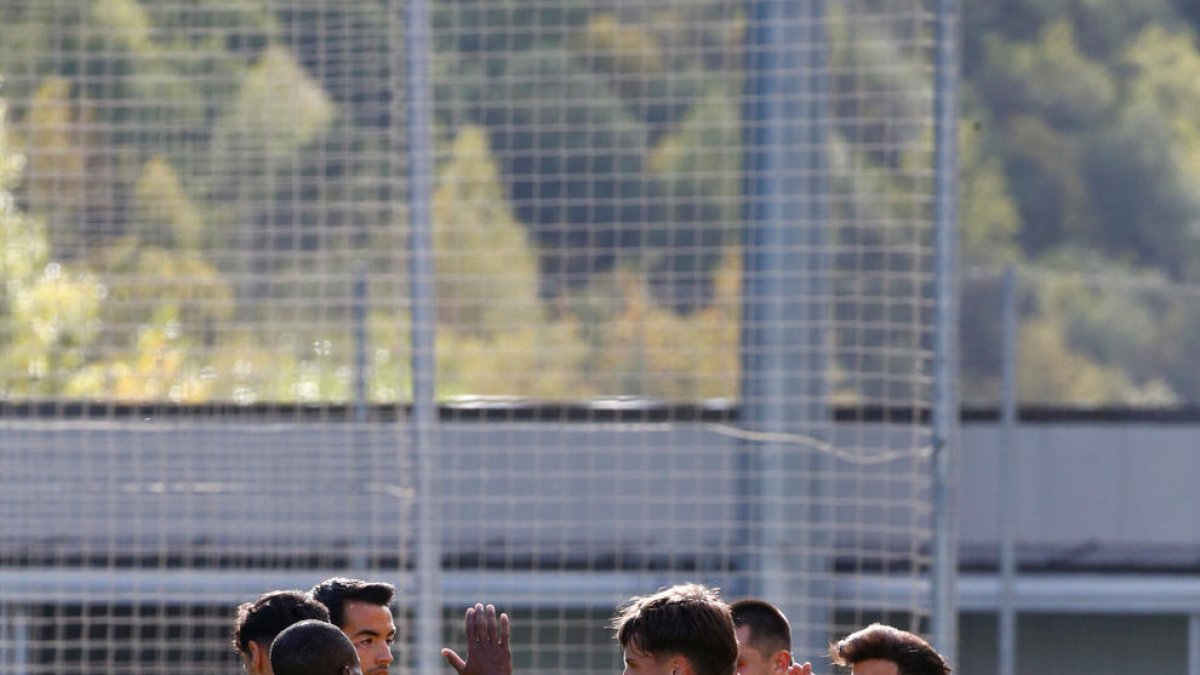 Els jugadors de la UE Santa Coloma celebren un dels gols.