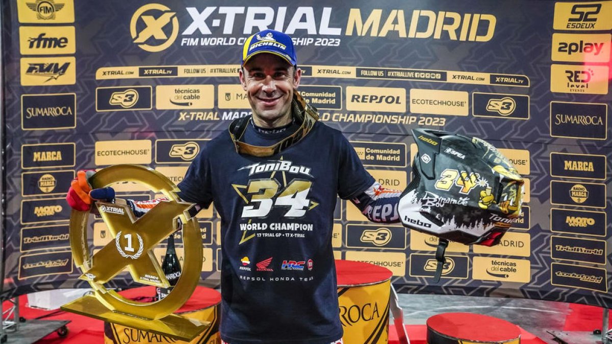 Toni Bou, al centre.