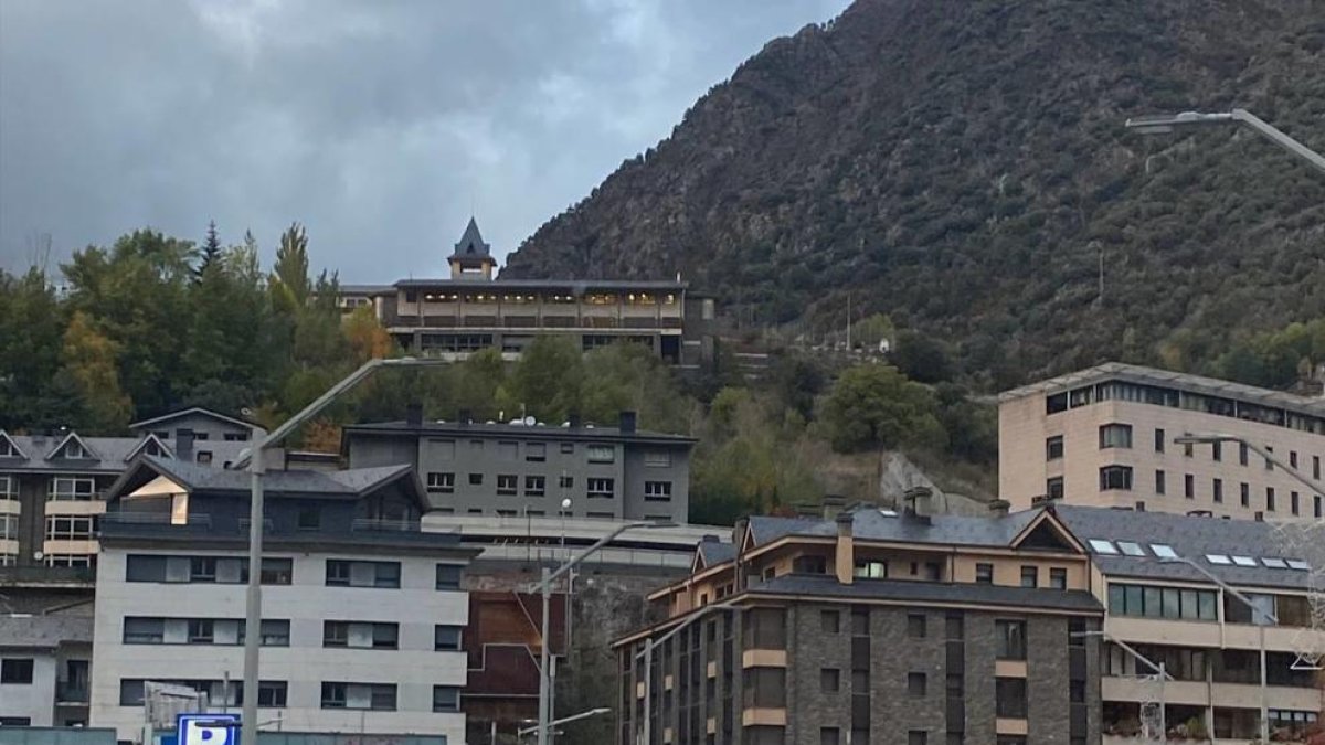 Retencions a la rotonda de la Dama de Gel