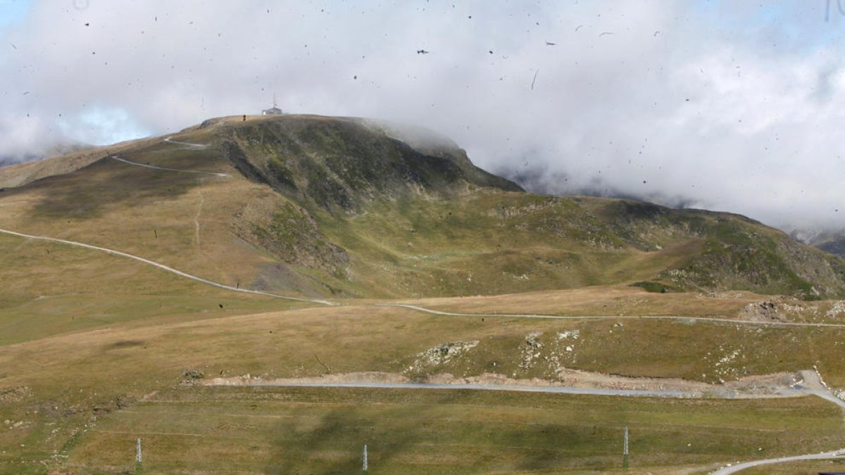 El pic de Maià, vist des del cap del port d'Envalira.