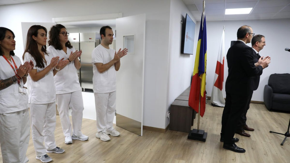 Els treballadors en un moment de la inauguració del nou espai.