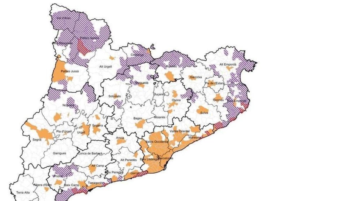 Mapa dels municipis afectats per la limitació de pisos turístics a Catalunya