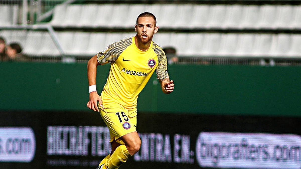 Diego González durant el partit al Ferrol.