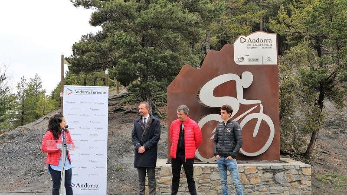 Inauguració escultura Beixalís amb Sepp Kuss