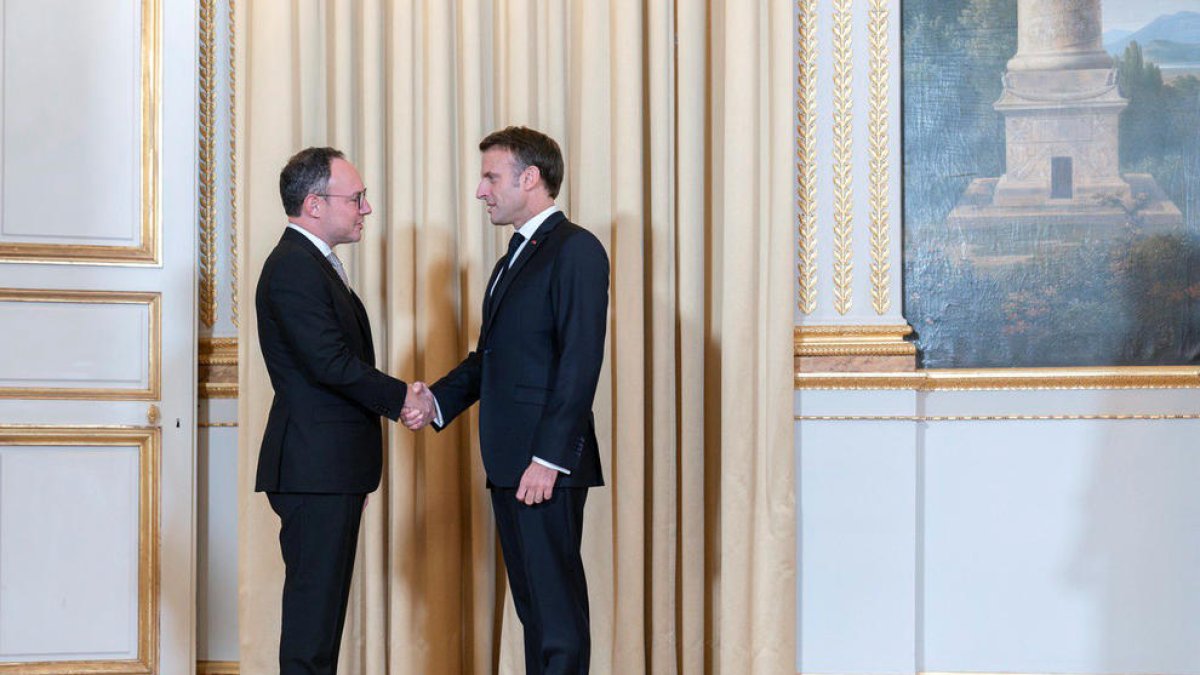Espot i Macron es troben en el fòrum de la Pau