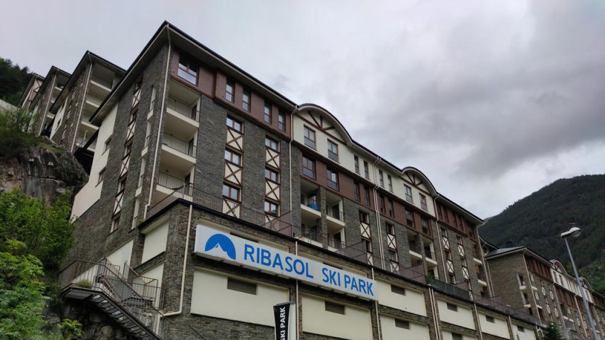Els edificis Ribasol d'Arinsal.