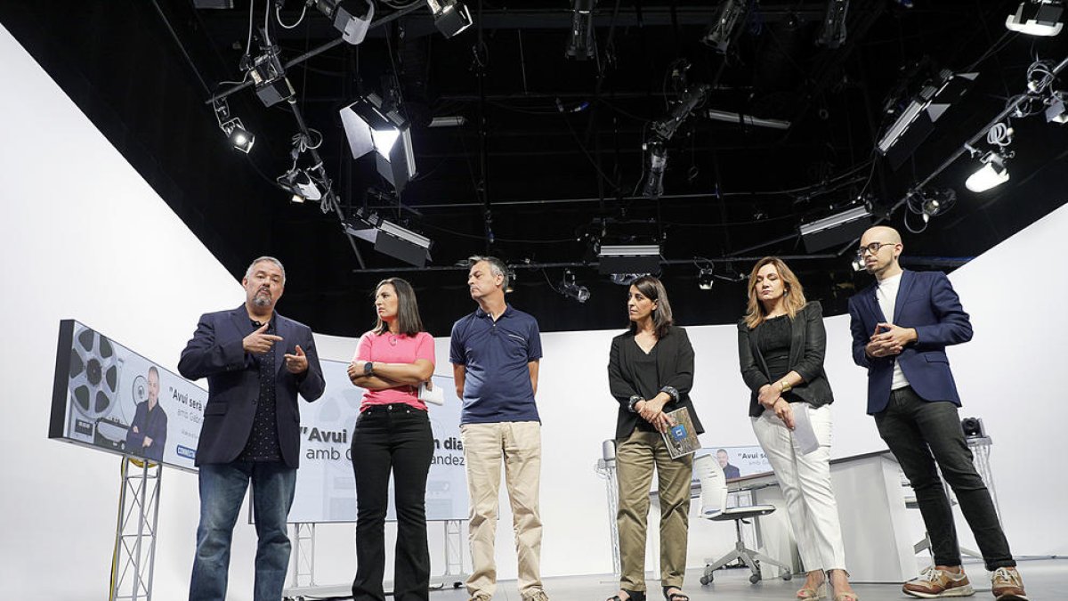 Introducció de les novetats amb Jiménez, directora de RTVA, Rial, directora adjunta, i els presentadors.