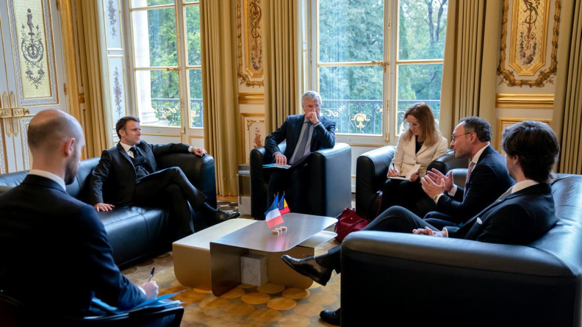Un moment de la trobada entre el Copríncep francès, el cap de Govern i el síndic general.