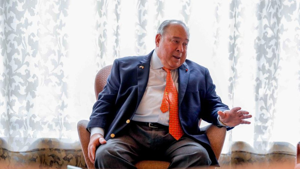 L'exdiplomàtic americà durant l'entrevista.
