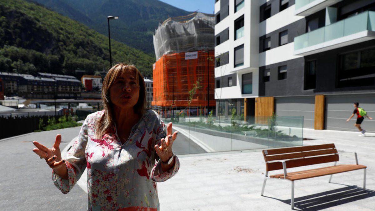 Marsol parla sobre l'habitatge en una trobada amb la premsa.