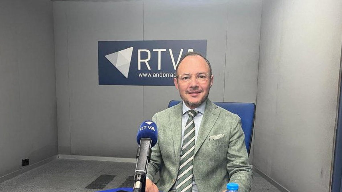 El cap de Govern durant l'entrevista a RNA.