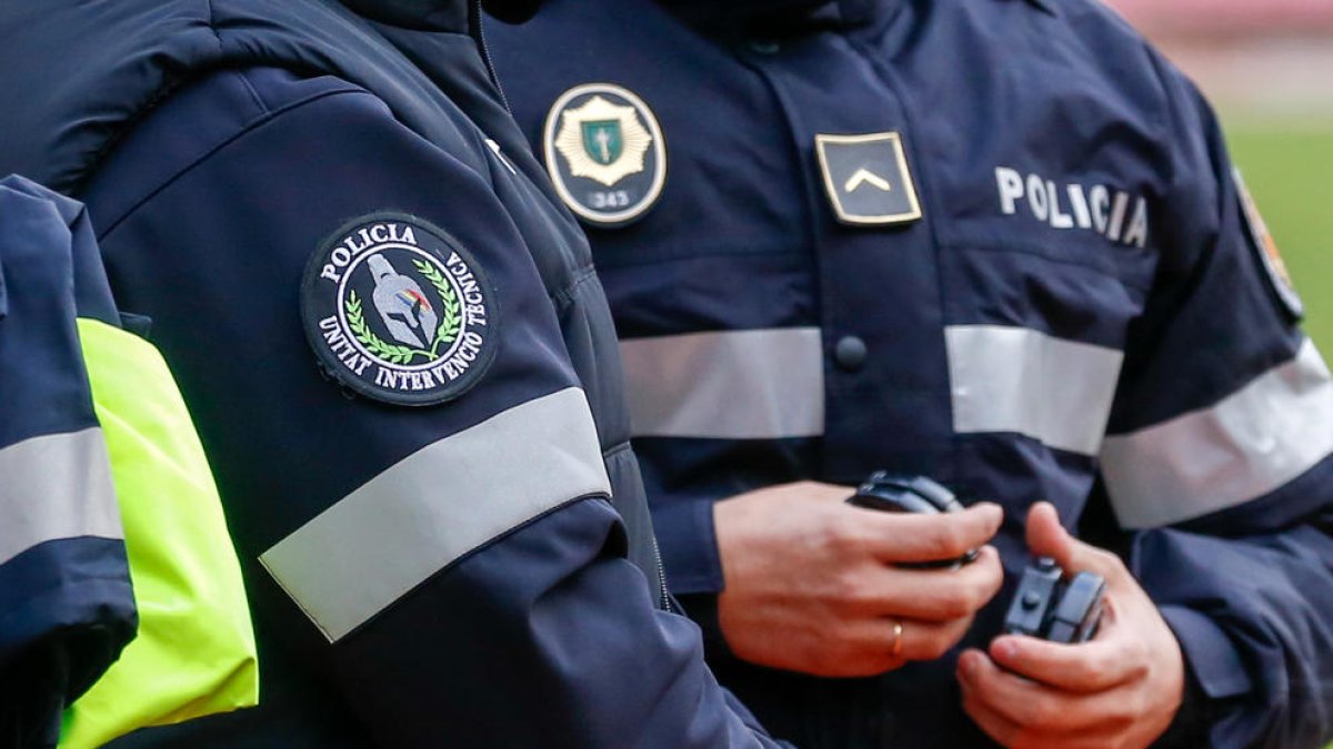 Agents del cos de policia.