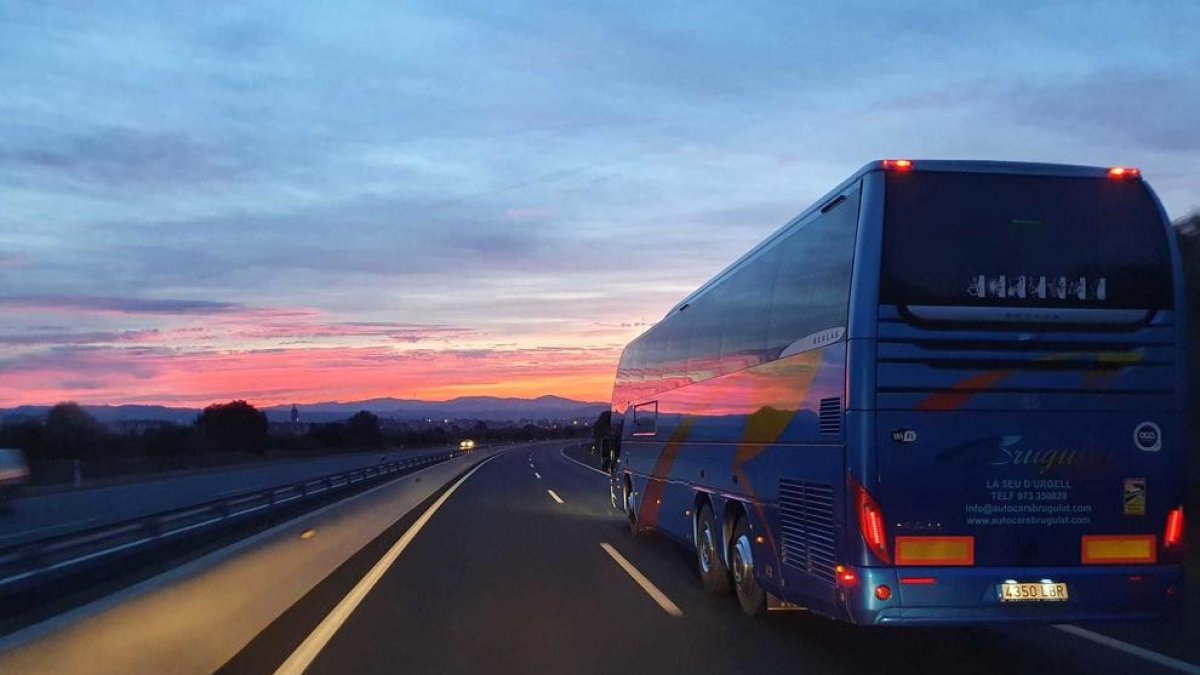 Un dels autobusos que faran les rutes de l'associació de la Cooperativa Interurbana i BlaBlaCar