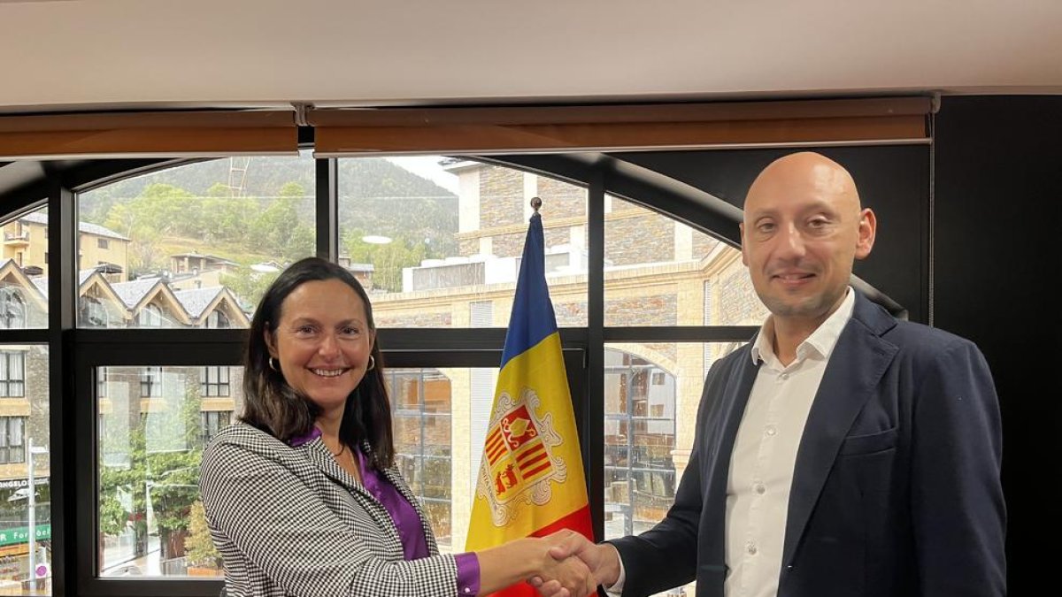 Cessió del camp de tir a la FAT