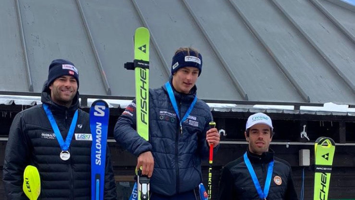 Axel Esteve, a la dreta, va finalitzar tercer a l'eslàlom de Cardrona, a Nova Zelanda.
