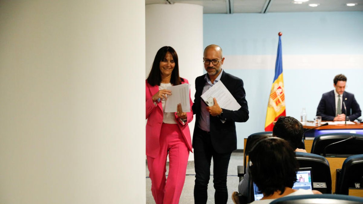 La ministra de Cultura, Mònica Bonell, va explicar ahir el contingut del projecte de llei de la llengua oficial.