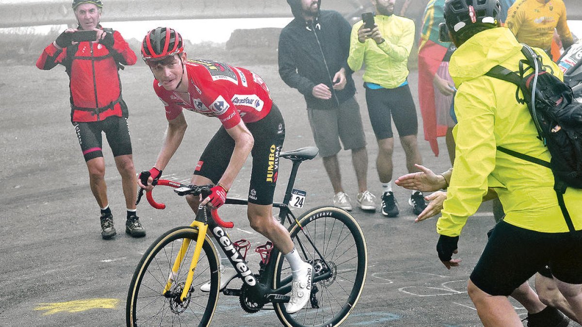 Sepp Kuss, a l'Angliru.