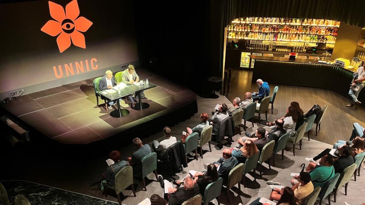 Signatura de poders notarials dels nous accionistes del complex de joc