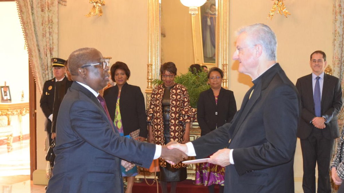 L'ambaixador d'Angola Alfredo Dombe