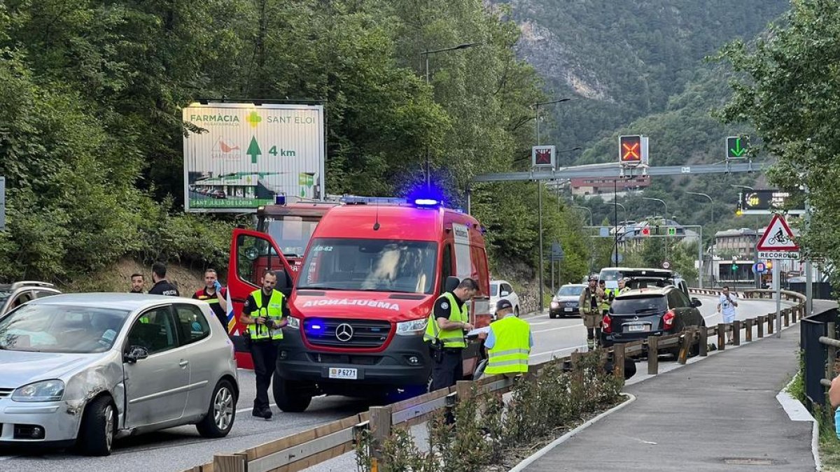 Accident entre 2 vehicles al vial del Pobladó