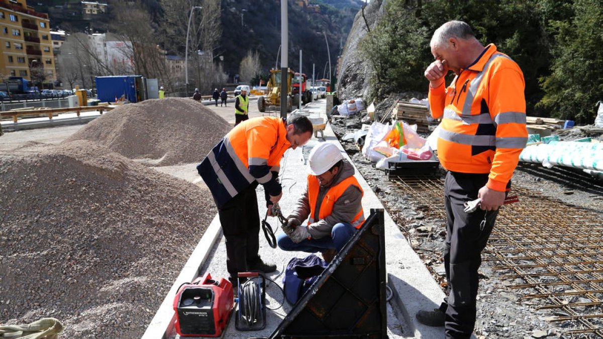 Els treballs de la desviació en una imatge d'arxiu.