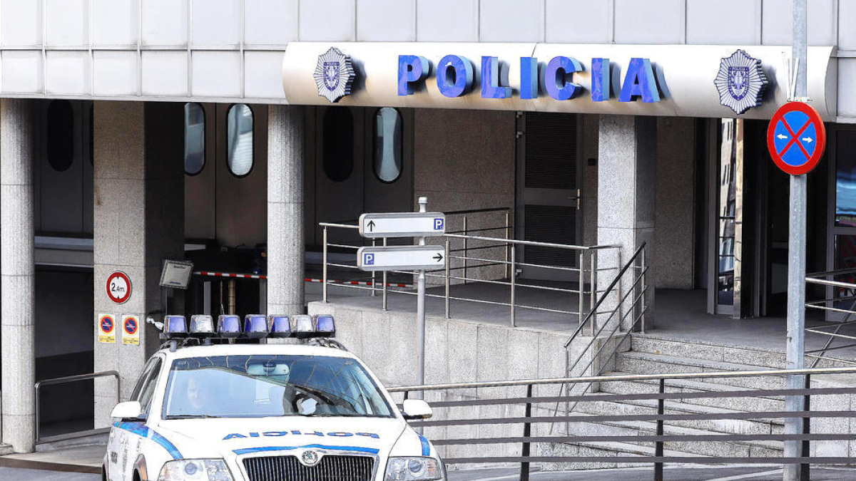 Un cotxe patrulla s'ha desplaçat al lloc dels fets
