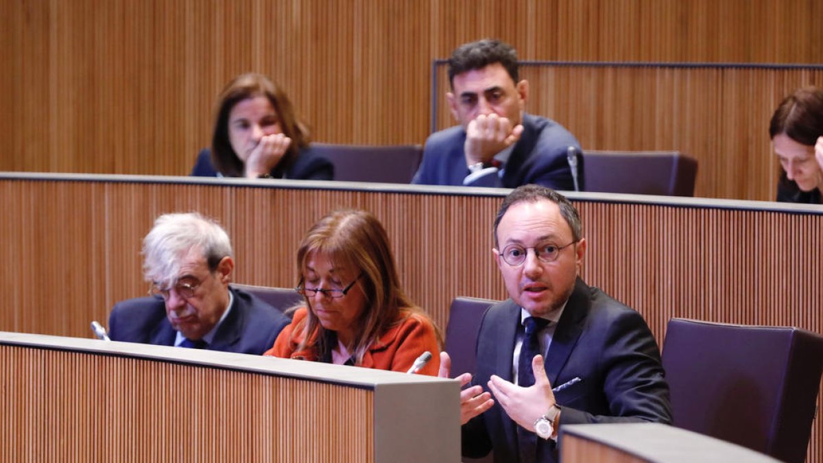 Membres del Govern en el debat monogràfic de dijous.