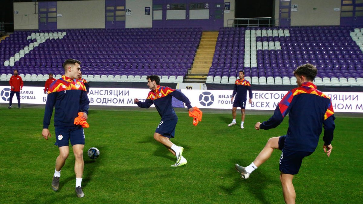 La selecció andorrana es va exercitar ahir a l'Estadi Ferenc Puskás de Budapest.