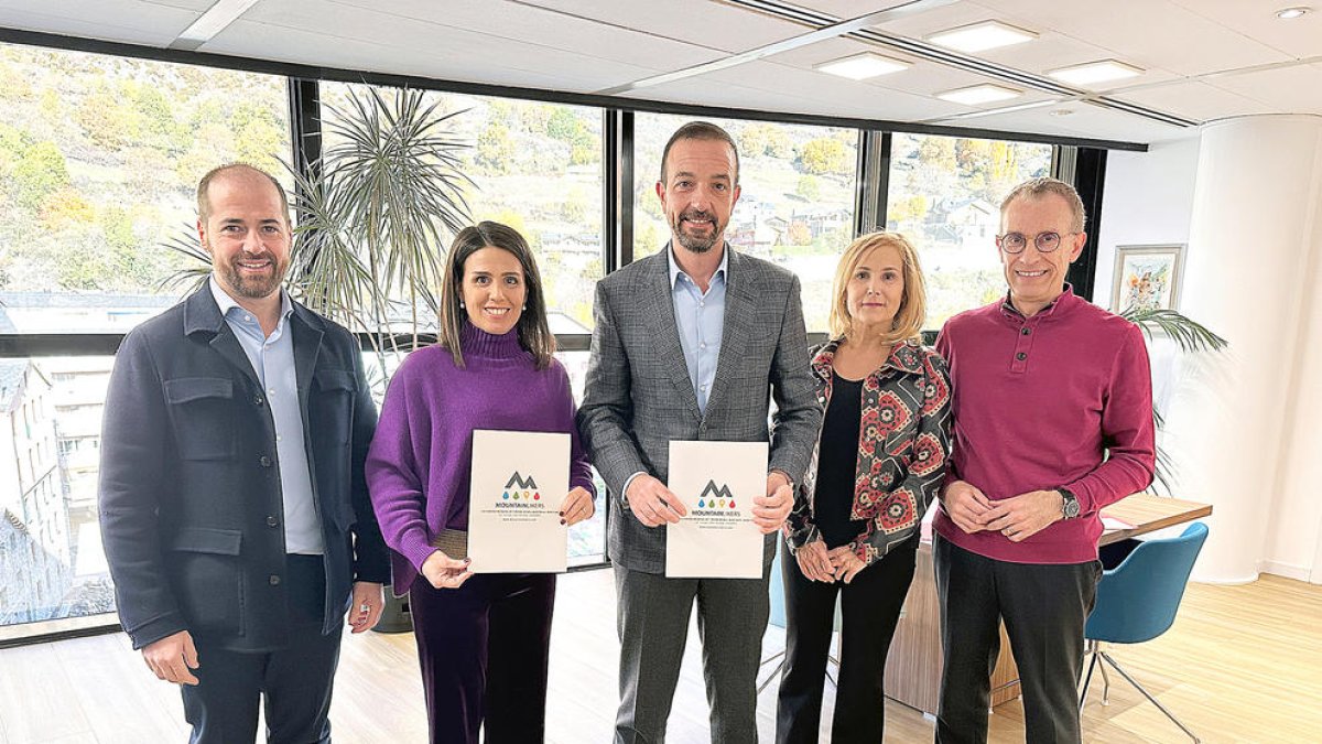 Reunió prèvia al Congrés mundial de turisme de neu.