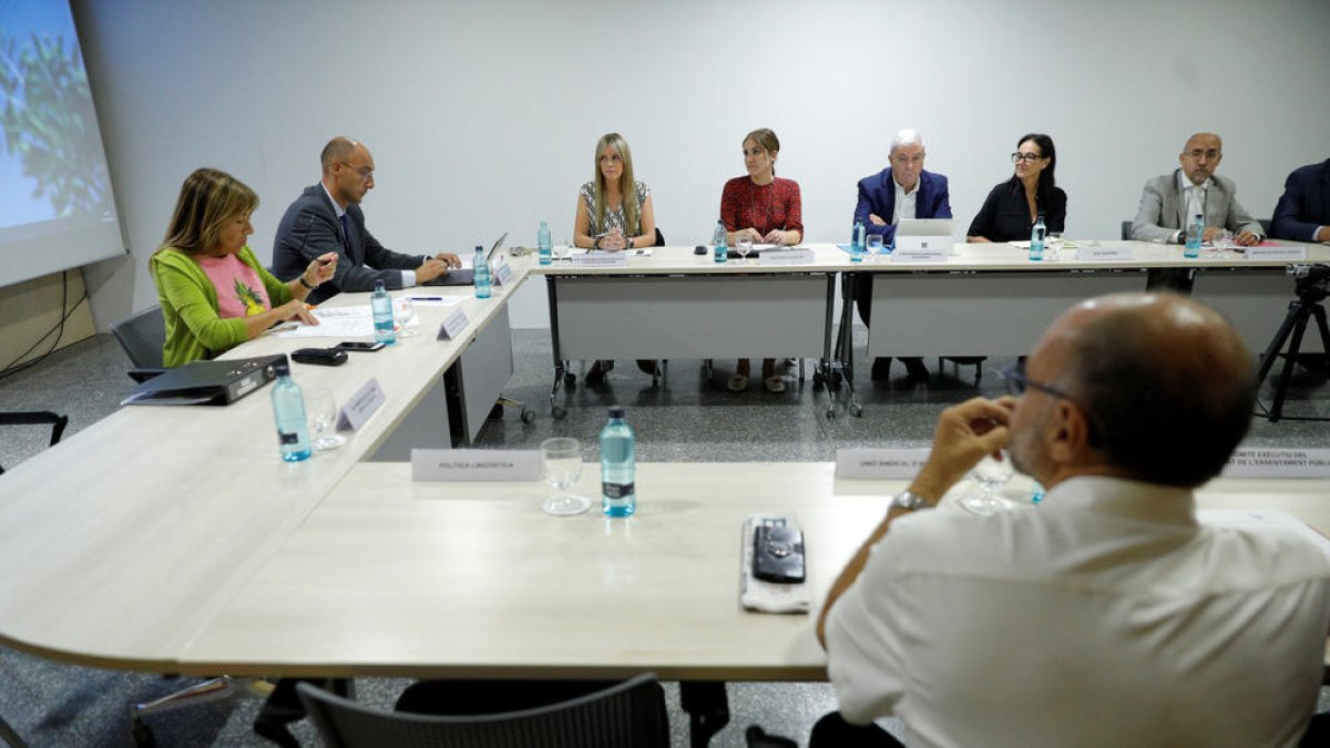 La reunió d'ahir del Consell Econòmic i Social a l'edifici administratiu.