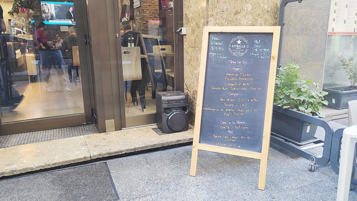 L'oferta del menú del dia d'un bar.