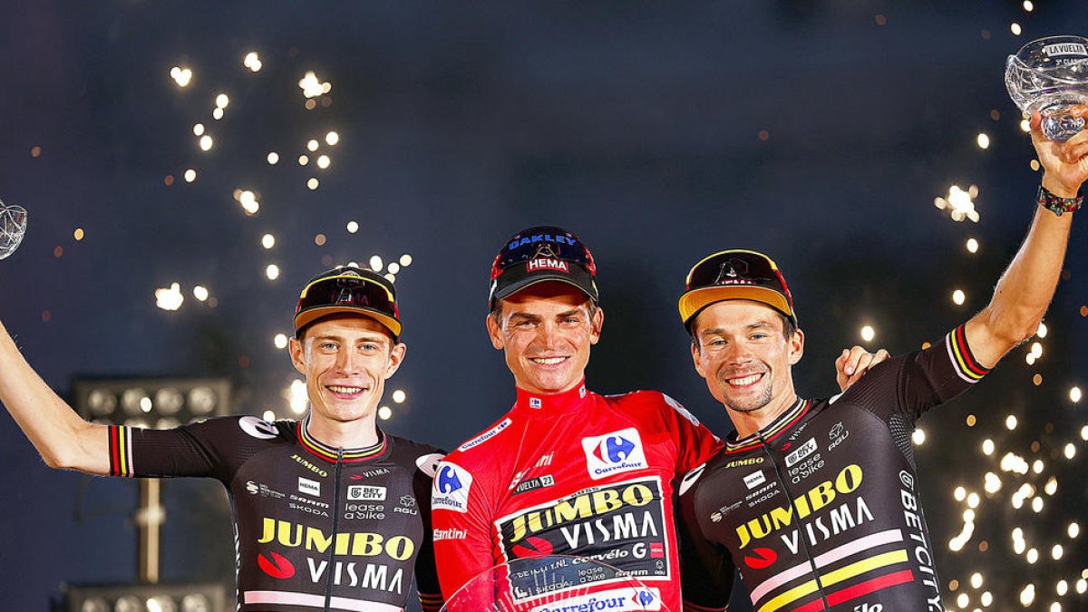 Vingegaard, Kuss i Roglic, al podi.