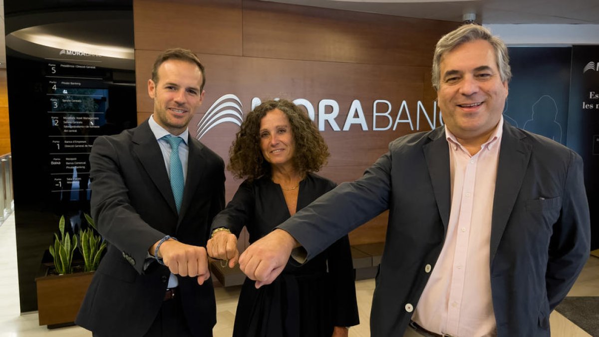 Signatura del conveni per fer el tercer estudi de maduresa digital a les empreses