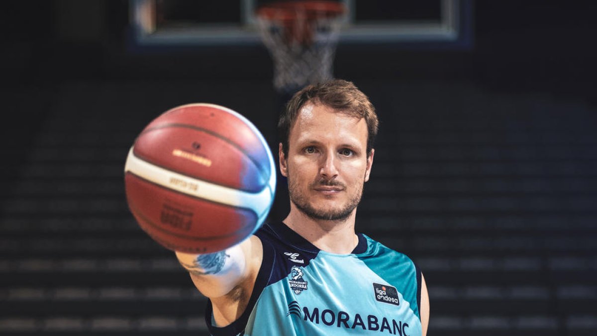 Rafa Luz, amb la primera samarreta.