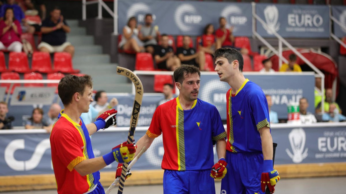 Els jugadors tricolors celebren un dels gols.