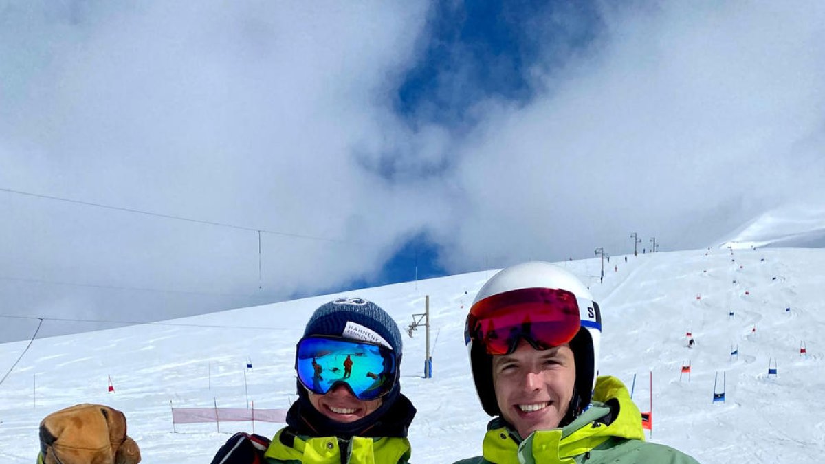 Roger Puig i el tècnic Pol Aguilà, a Xile.