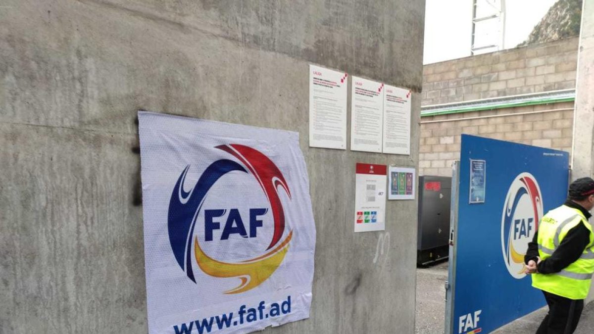 La FAF ha tapat la pintada amb una pancarta