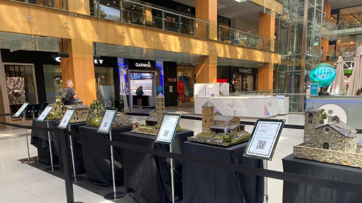 Exposició de maquetes a Illa Carlemany