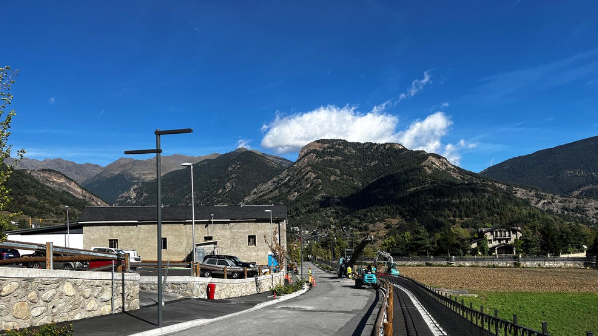 Obres a la carretera de Sispony i els Plans.