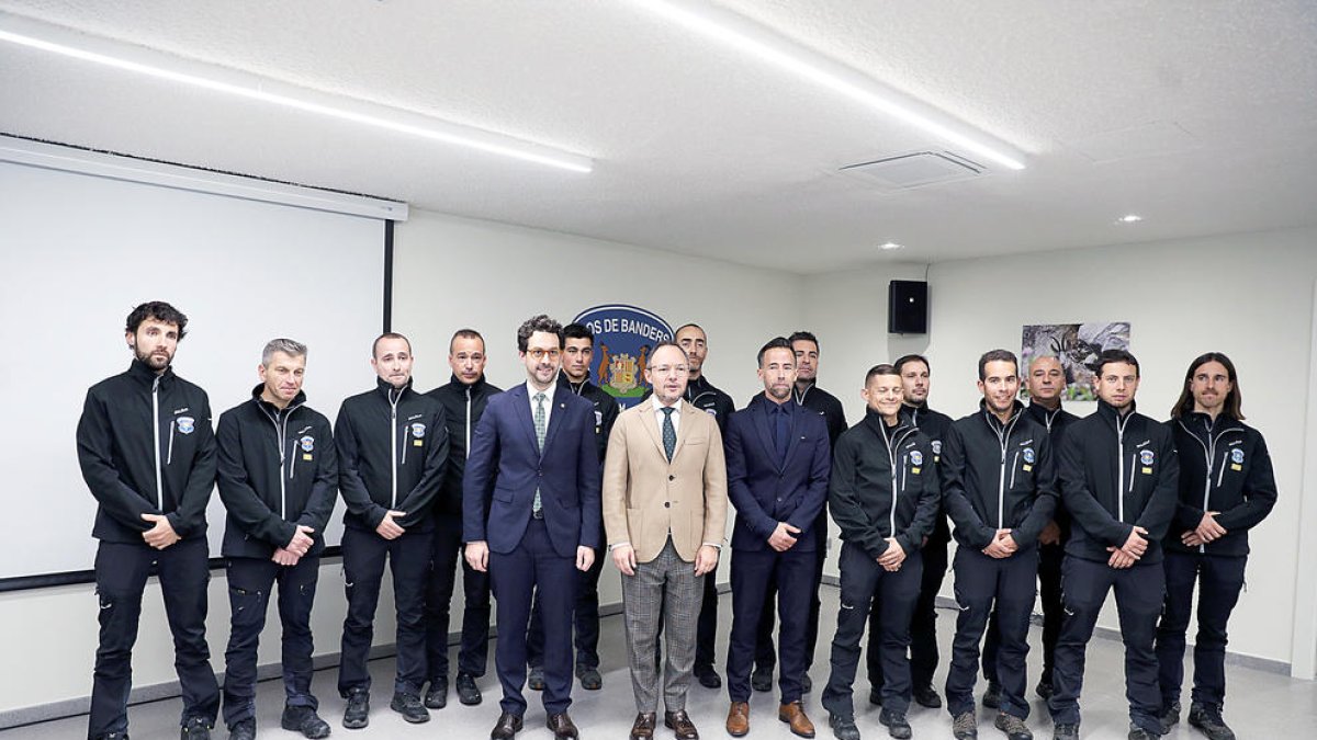 Espot, Casal i Teixidó amb el cos de banders.