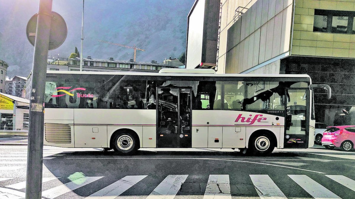 Un dels autobusos de la companyia Hife.