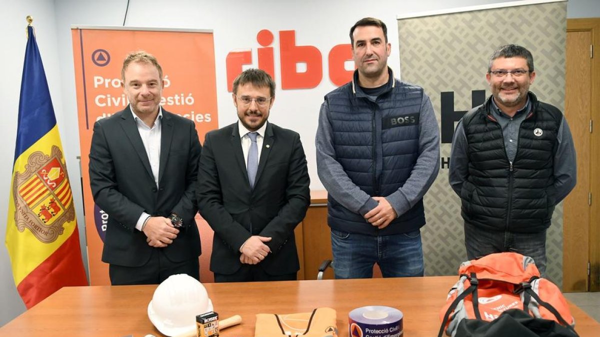 Signatura del conveni entre Protecció Civil i el Grup Heracles