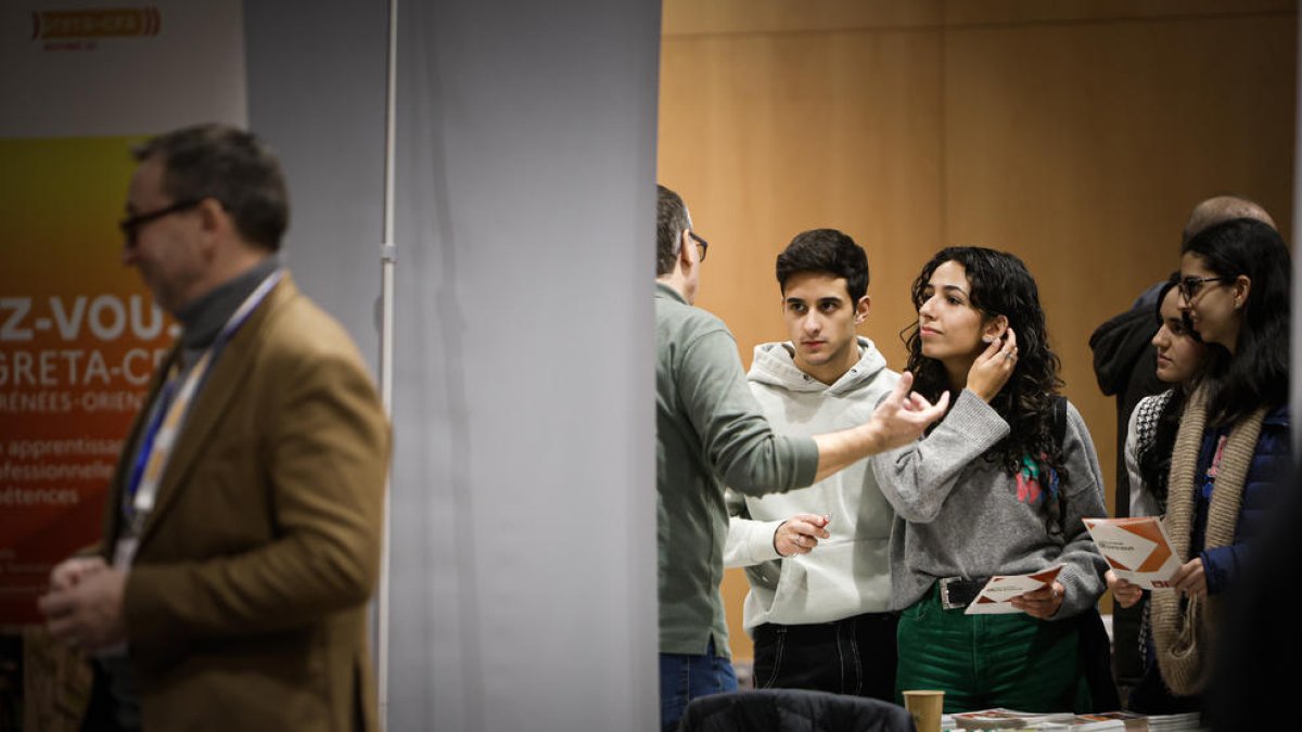 Assistents a la 2a Fira d'orientació per estudiar a França