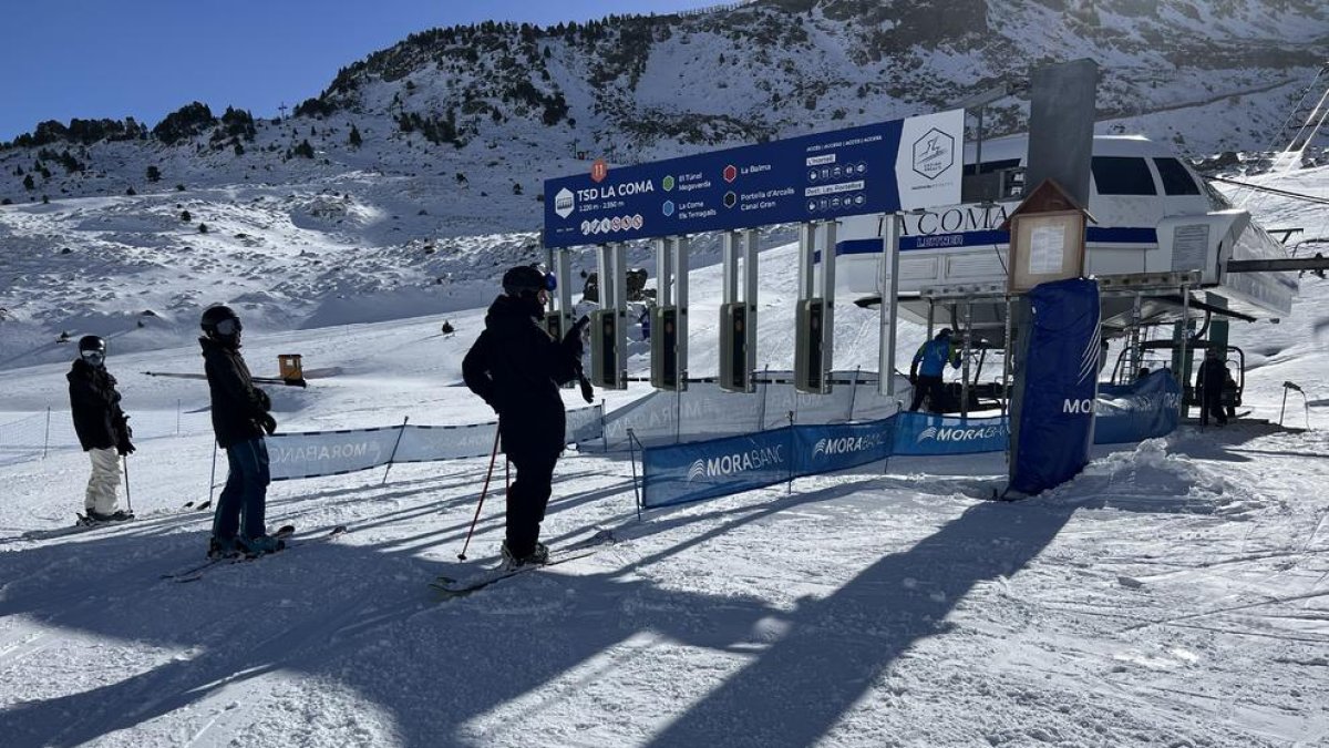 Esquiadors obrint la temporada avui a la Coma d'Arcalís