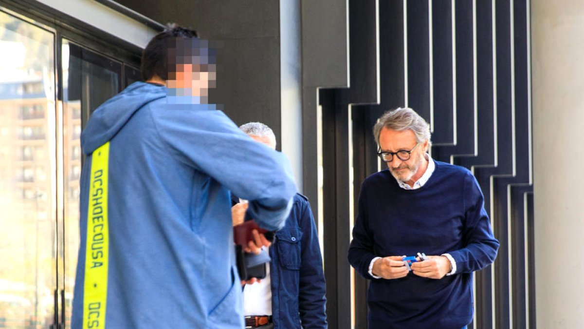 Higini Cierco a les portes de la Batllia.