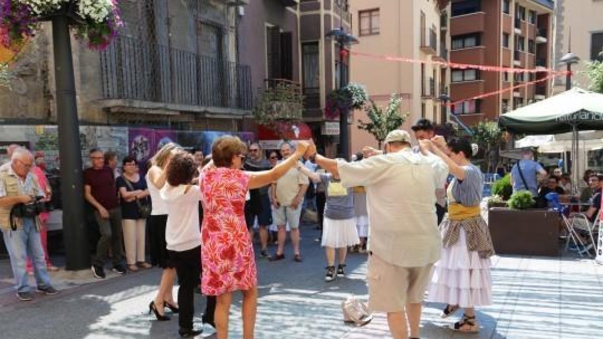 'A ritme d'estiu - TALLER DE SARDANES'