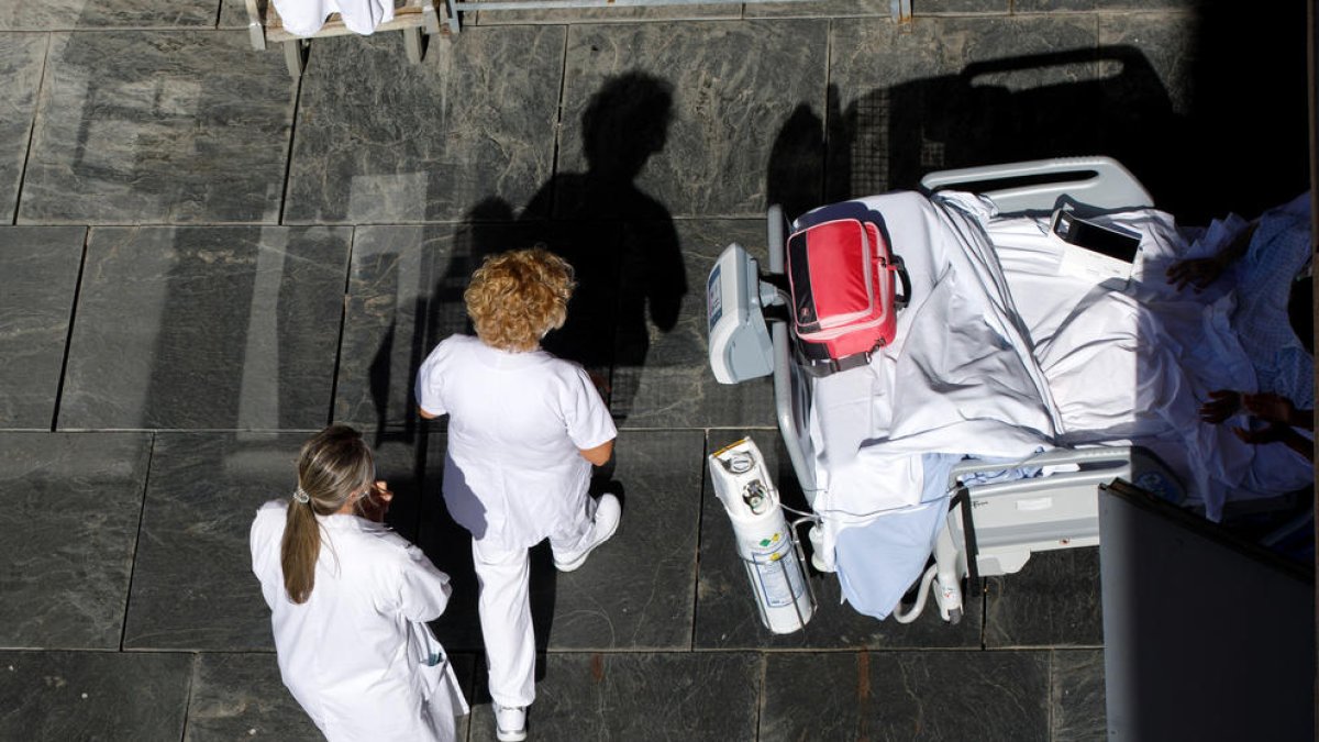 El sindicat afirma que falta personal en totes les àrees hospitalàries.