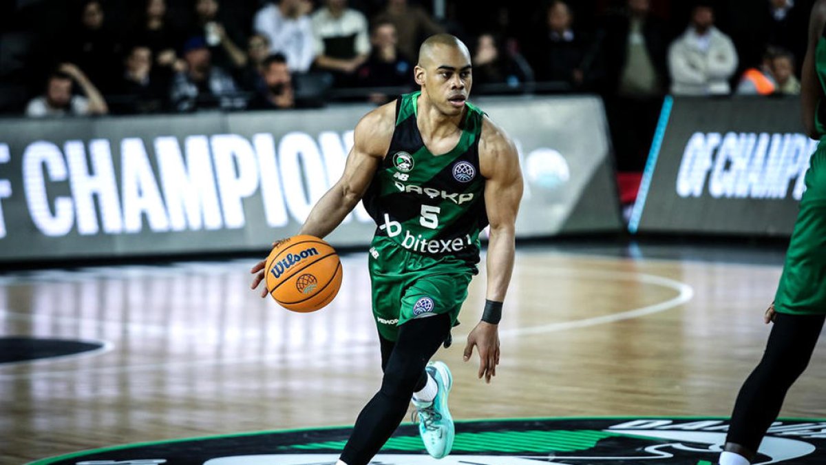 El base Markel Starks, durant un partit de la passada temporada amb el Darussafaka.