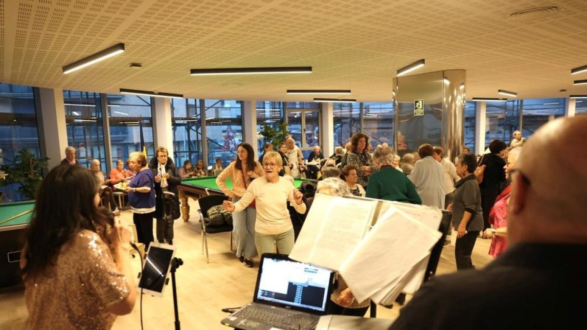 La inauguració de la nova llar ha estat amenitzada amb música